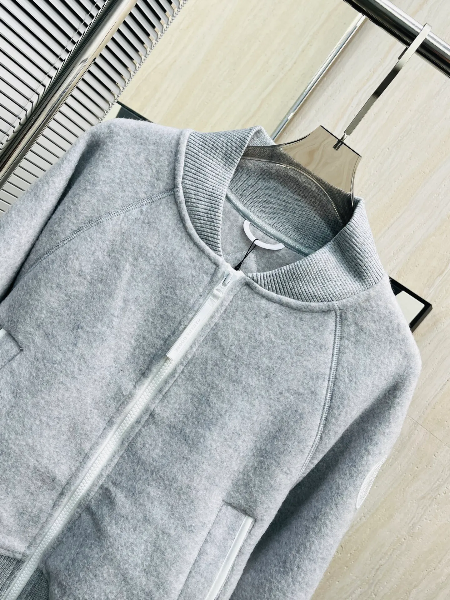 Gray detail P590